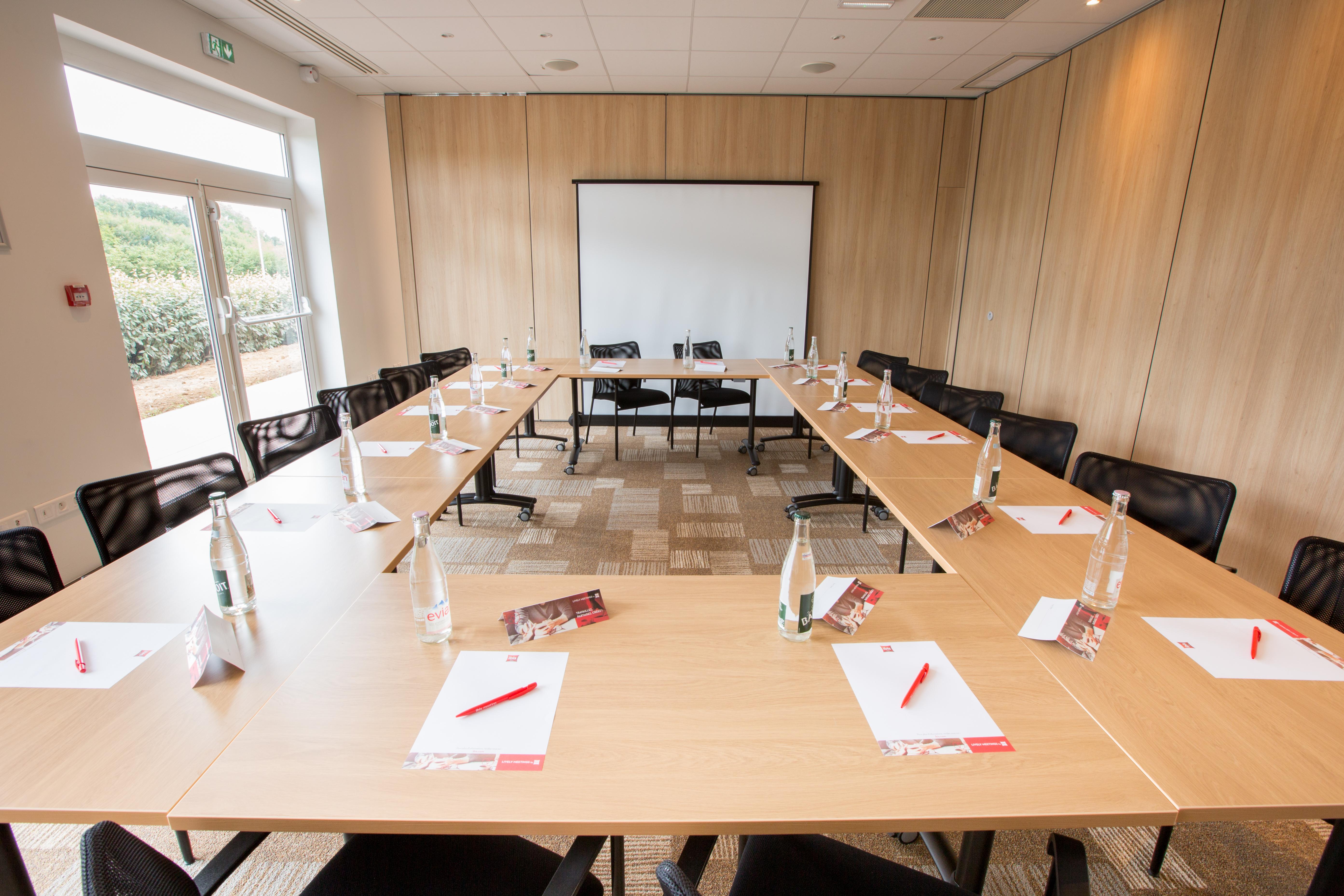 Ibis Cherbourg La Glacerie Bagian luar foto