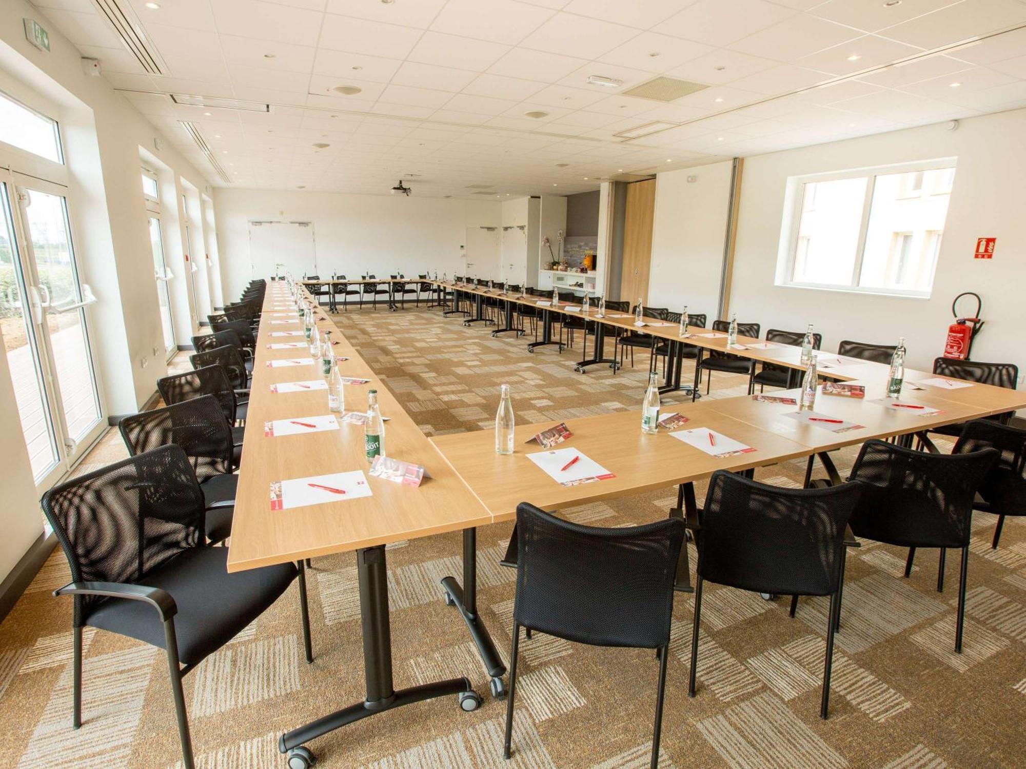 Ibis Cherbourg La Glacerie Bagian luar foto