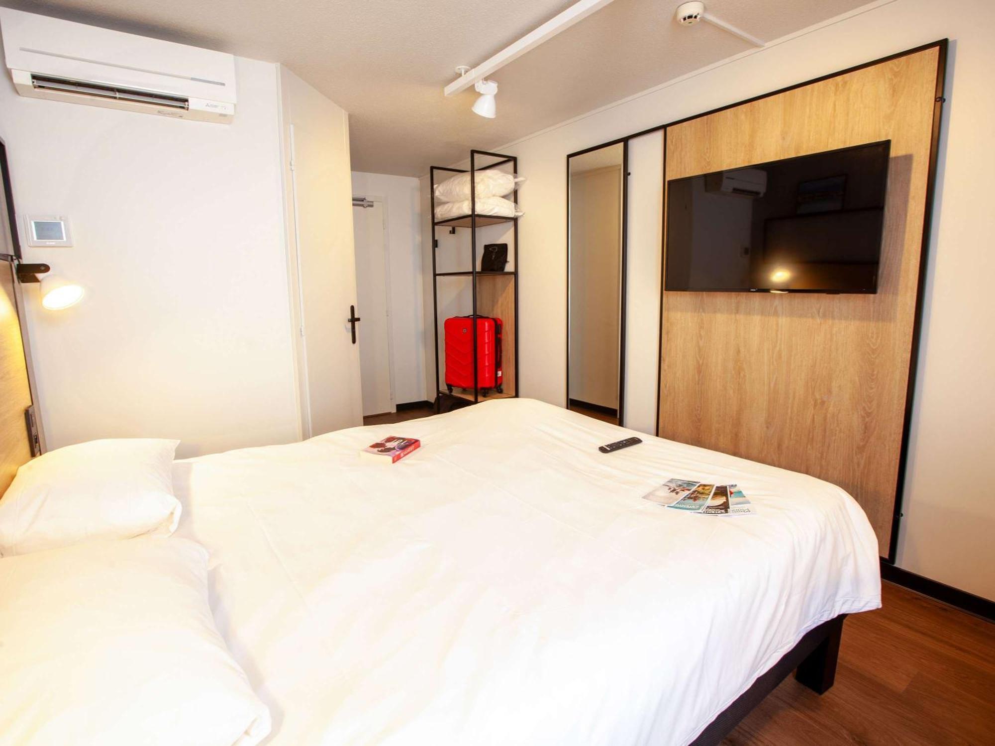 Ibis Cherbourg La Glacerie Bagian luar foto